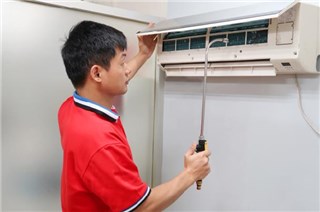 Air conditioner hang up cleaning-