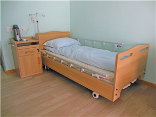 Three function manual bed-